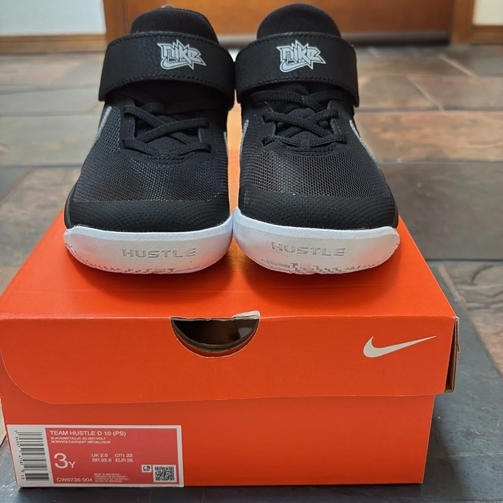 Nike Team Hustle D10 PS- Size 3y - Picture 2 of 8